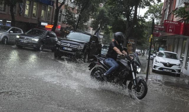 Ankara'da sağanak: Cadde ve sokaklar su altına kaldı