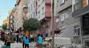 Bahçelievler'de 7 katlı bina kısmen çöktü