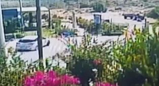 Çeşme'de izmaritin neden olduğu yangının başlama anı kamerada