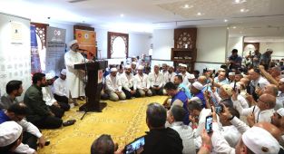 Diyanet İşleri Başkanı Erbaş, Mekke'de Türk hacı adaylarıyla buluştu