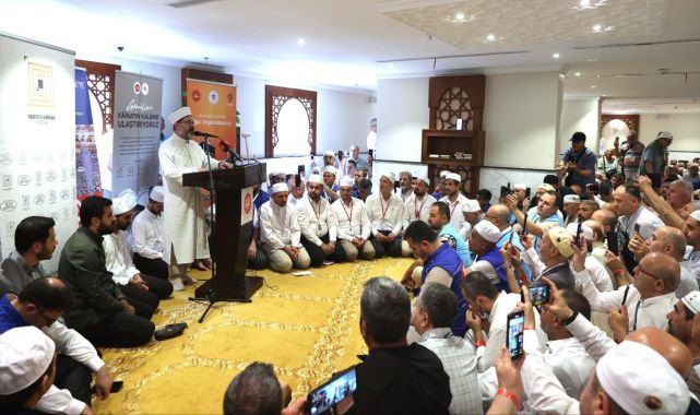 Diyanet İşleri Başkanı Erbaş, Mekke'de Türk hacı adaylarıyla buluştu