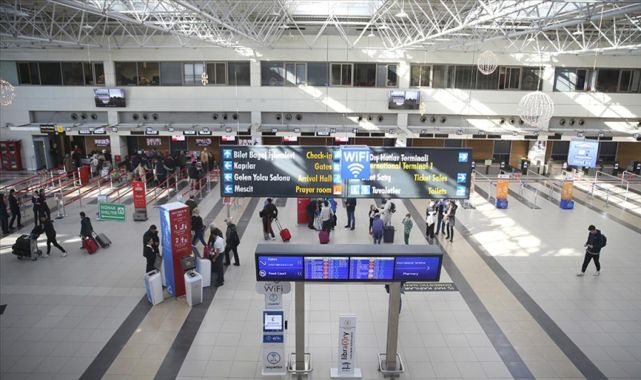 GİB'den yurt dışına çıkış harcı açıklaması: Yürürlükteki tutarlar ödenmesi gerekir