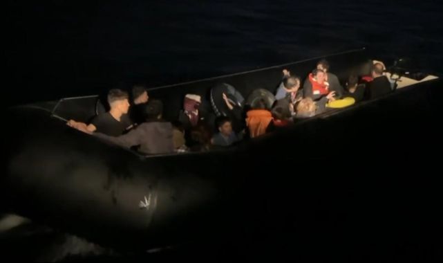 İzmir açıklarında 61 düzensiz göçmen kurtarıldı