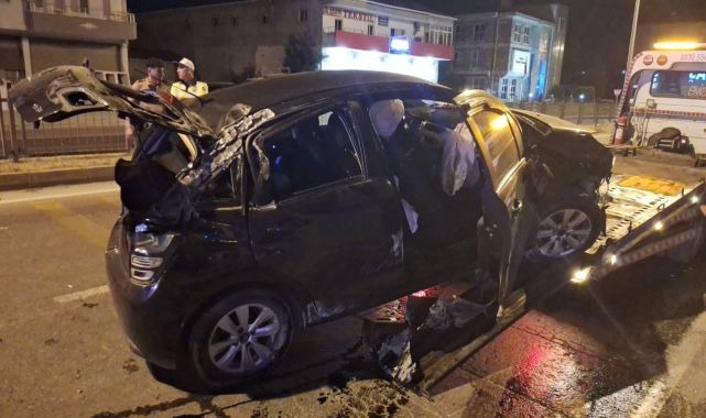 Samsun'da köpeğe çarpmamak için kaza yapan araçtaki 3 kişi yaralandı