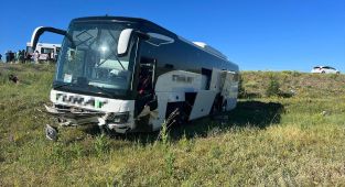 Yoldan çıkan otobüste 8 kişi yaralandı
