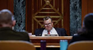 ABD'de Biden'a yarıştan çekil çağrısı yapan ikinci Demokrat Senatör Jon Tester oldu