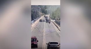 Adana'da otomobil baraj gölüne düştü: Kaza anı kameraya yansıdı
