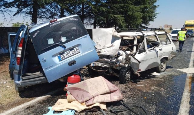 Afyonkarahisar'da feci kaza: 2 kişi hayatını kaybetti, 1 kişi yaralandı