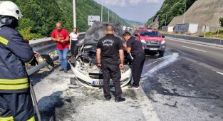 Anadolu Otoyolu'nda otomobil yandı