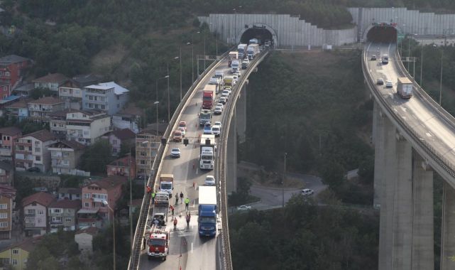 Anadolu Otoyolu'nda otomobilde çıkan yangın ulaşımı aksattı