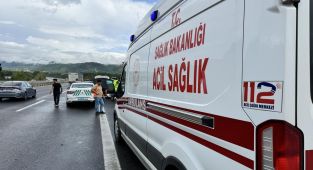 Anadolu Otoyolu'nda ticari araç ile minibüs çarpıştı: 3 ölü