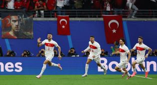 Bizim Çocuklar çeyrek finalde