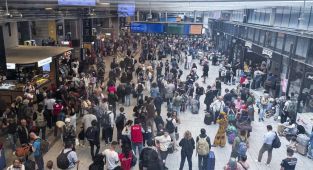 Fransa'da olimpiyat açılışı öncesi tren hatlarının devre dışı kalması yolcuları mağdur etti