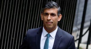 İngiltere'de Rishi Sunak, Başbakanlık ve parti liderliğinden istifa etti