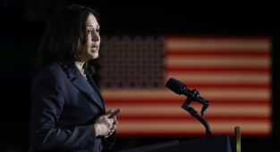 Kamala Harris, ABD Başkan adaylığı için gerekli delege sayısına ulaştı