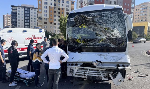 Kayseri'de kamyonla işçi servisi çarpıştı: 10 yaralı