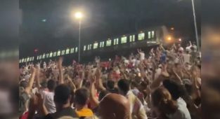 Makinist, Marmarayı durdurarak maçı izledi