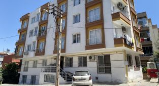 Müteahhit apartmanın bodrumunu daireye çevirip girişini duvarla kapatmış