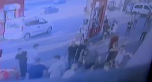 Niye çöp atıyorsun? dedi, 15 kişiden dayak yedi