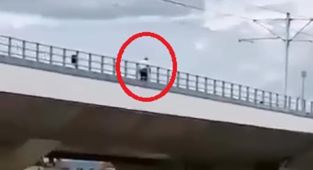 Raylarda yürüdü, metro seferleri aksadı