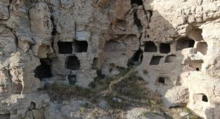Sivas'ta 4 bin yıllık 'apartman'ın turizme kazandırılması bekleniyor