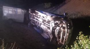 Tunceli'de minibüs şarampole devrildi: 17 yaralı