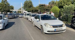 Yayaya yol verdi, zincirleme kaza oldu