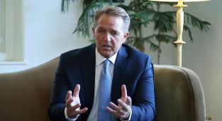 ABD Büyükelçisi Flake: Gerilimin tırmanmaması için Türkiye İran'ı ikna etmeli