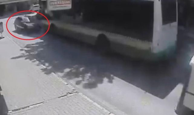 Aracın hakimiyetini kaybeden sürücü dükkana daldı