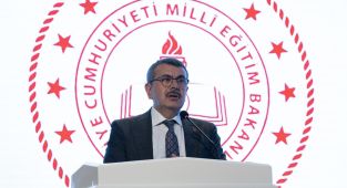 Bakan Tekin: Ara tatillerin kalkmasıyla ilgili bir gündemimiz yok