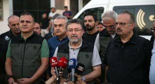 Bakan Yumaklı: 8 aktif yangınla mücadele sürüyor