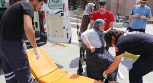 Başıboş köpeklerin saldırdığı kadın yaşadığı korkuyu anlattı