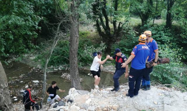 Bursa'da balık tutmaya giderken kaybolan 3 genci AFAD ekipleri buldu