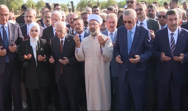 Cumhurbaşkanı Erdoğan Ahlat'ta Selçuklu mezarlığını ziyaret etti