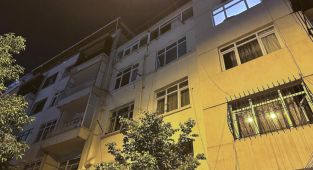 Fatih'te binada kısmi çökme: Bir kişi çöken yerle bir alt kata düştü