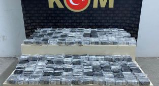Hakkari'de 501 kaçak cep telefonu ele geçirildi