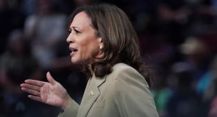 Harris'ten, mitingde slogan atan Filistin destekçilerine şimdi ateşkes zamanı mesajı
