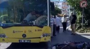 İstanbul'da İETT otobüsü motosiklet sürücüsüne çarptı
