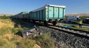 Malatya'da yük treni tarım aracına çarptı: 3 ölü, 1 yaralı