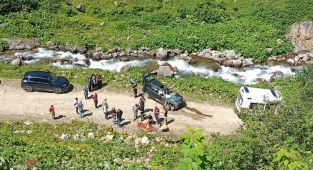 Rize'de cip uçuruma yuvarlandı: 2 ölü, 3 yaralı