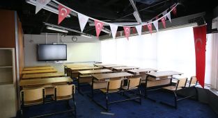 Sınava yüzer okulda hazırlanan depremzede gençlerin üniversite heyecanı