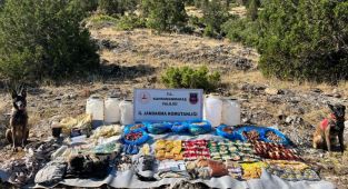 Teröristlerin kullandığı yaşam malzemeleri imha edildi