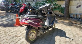 Trafiği tehlikeye düşüren ehliyetsiz motosikletliye 26 bin lira ceza
