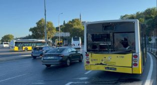 Üsküdar'da yolcu otobüsü İETT otobüsüne çarptı
