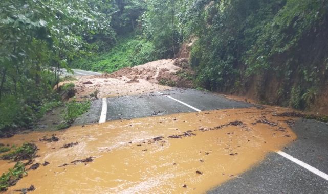 Artvin'de heyelan nedeniyle kapanan 32 köy yolu açıldı