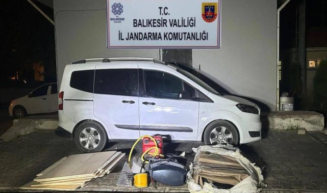 Balıkesir'de 33 düzensiz göçmen yakalandı