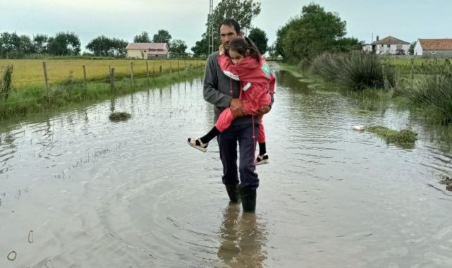Bazı illerde etkili olan yağışlarda mahsur kalan 37 kişi tahliye edildi