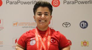 Besra Duman'dan para halterde gümüş madalya