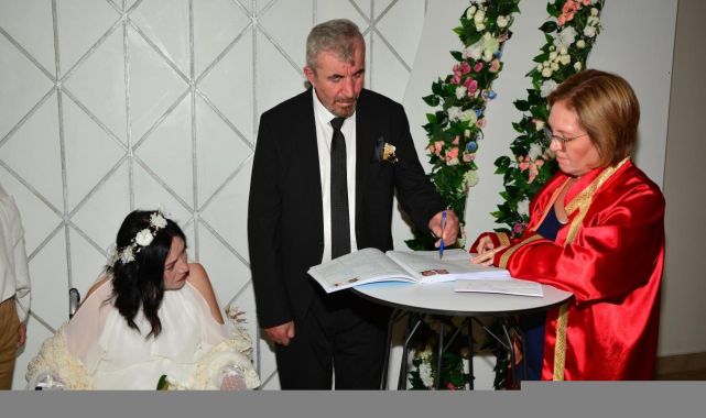 Engelli çift bakımevinde dünyaevine girdi