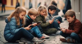 Hollanda'da ilkokullarda akıllı telefon kullanımı yasaklandı